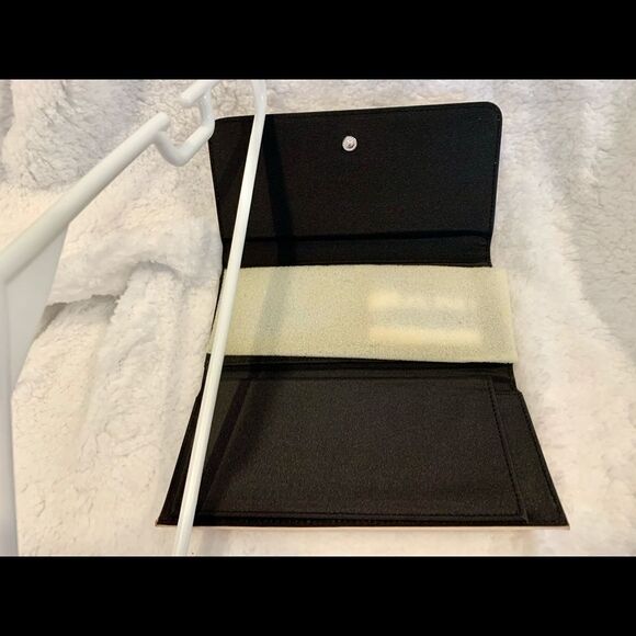 NWT Trifold Wallet - Picture 6 of 10